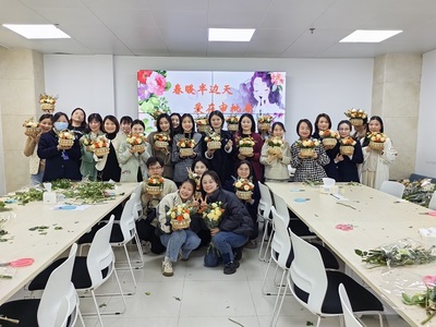 天心區行政審批服務局舉辦“春暖半邊天，愛在審批局”職工花藝沙龍，以花為媒凝聚團隊力量